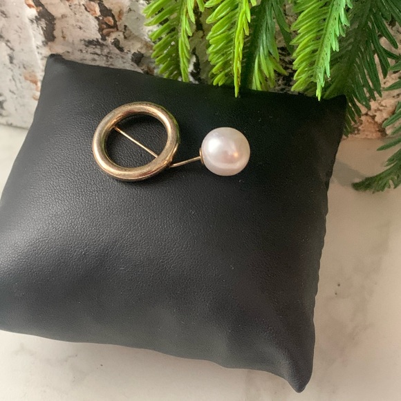 Vintage gold tone scarf brooch. - Picture 4 of 5